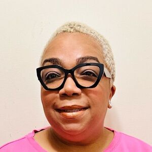 Meet your Posher, Debbie